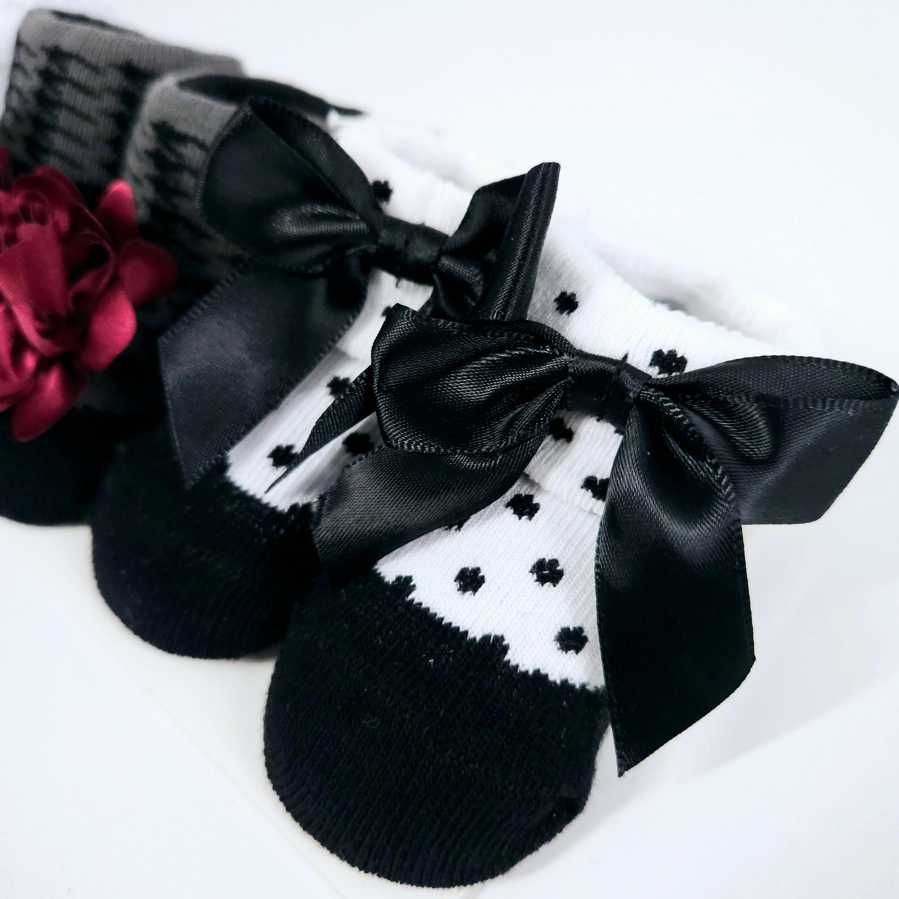 Soft and stylish baby girl socks – set of 3 pairs featuring cute floral and bow details, perfect for everyday wear, photography, and baby shower gifts.