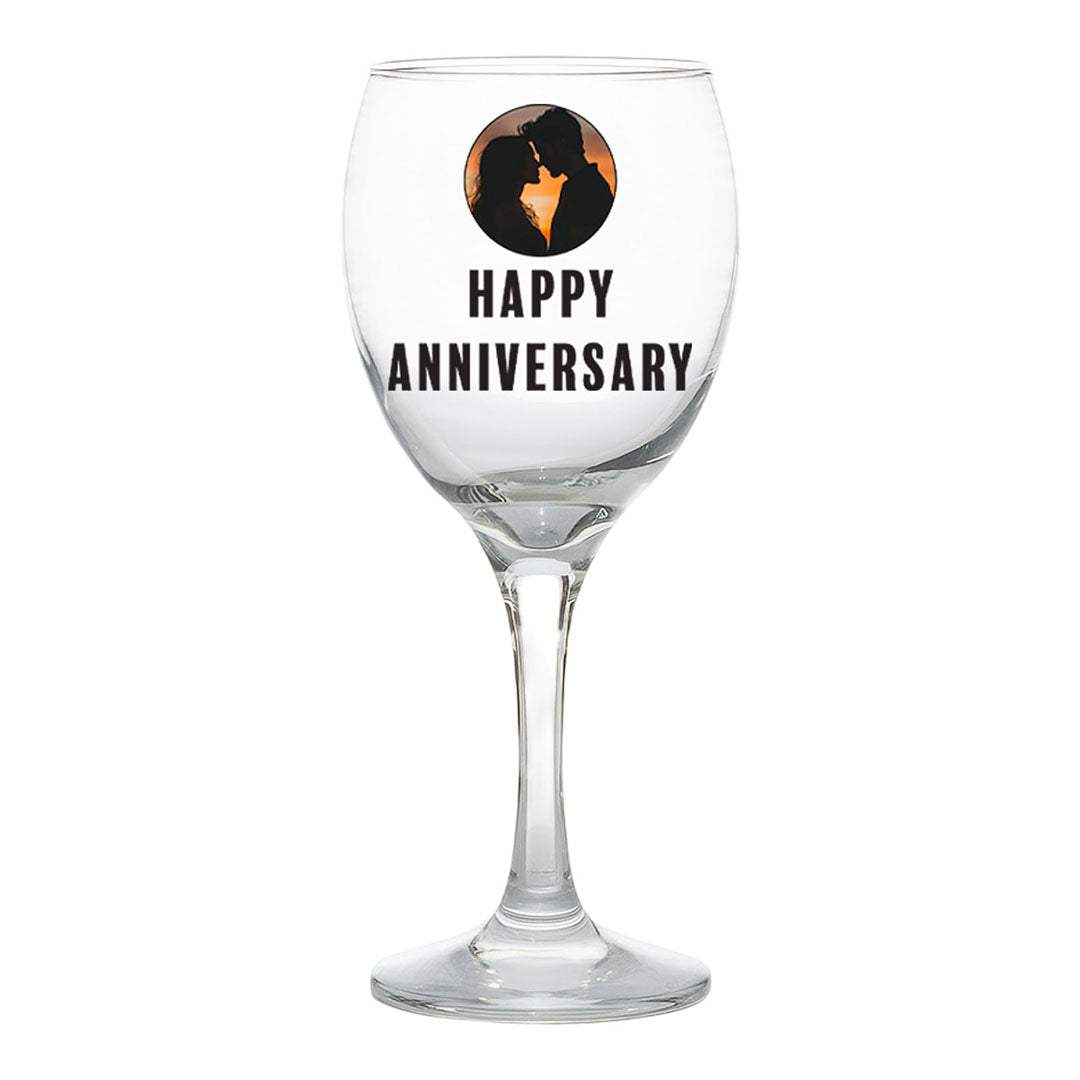Show your affection with this engraved couples wine glass, an ideal romantic gesture for anniversaries, engagements, or weddings.