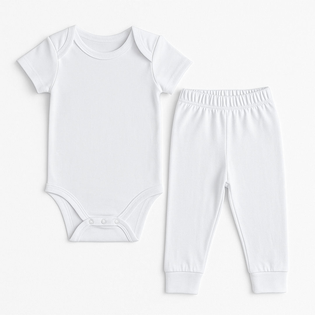 White baby set including a short sleeve bodysuit and matching pants. Simple and comfortable design suitable for warmer days and everyday outfits.